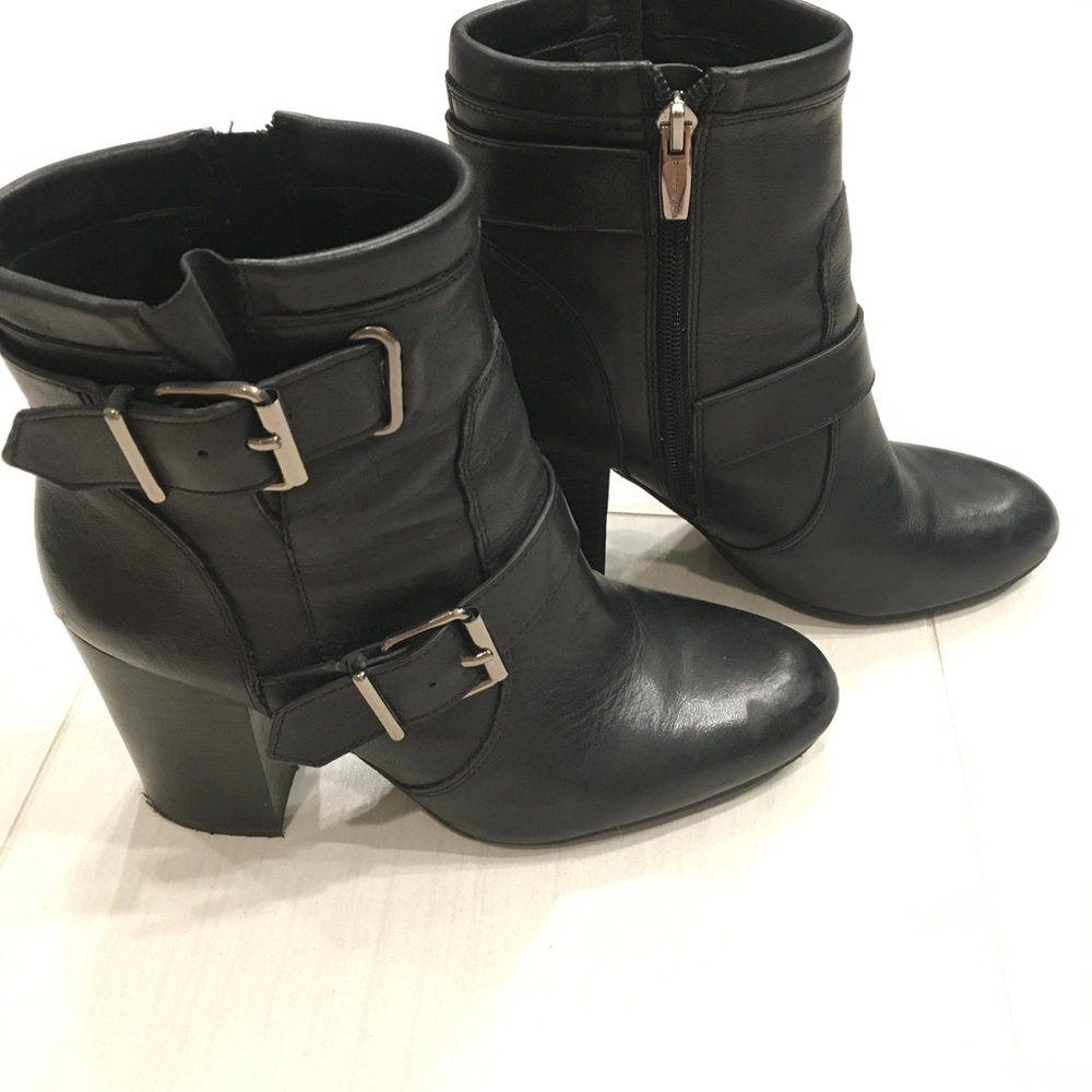 SOLD!! Vince Camuto black leather block heels